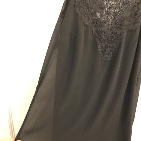 Stunning lace maxi dress 🖤 - Picture 5 of 8